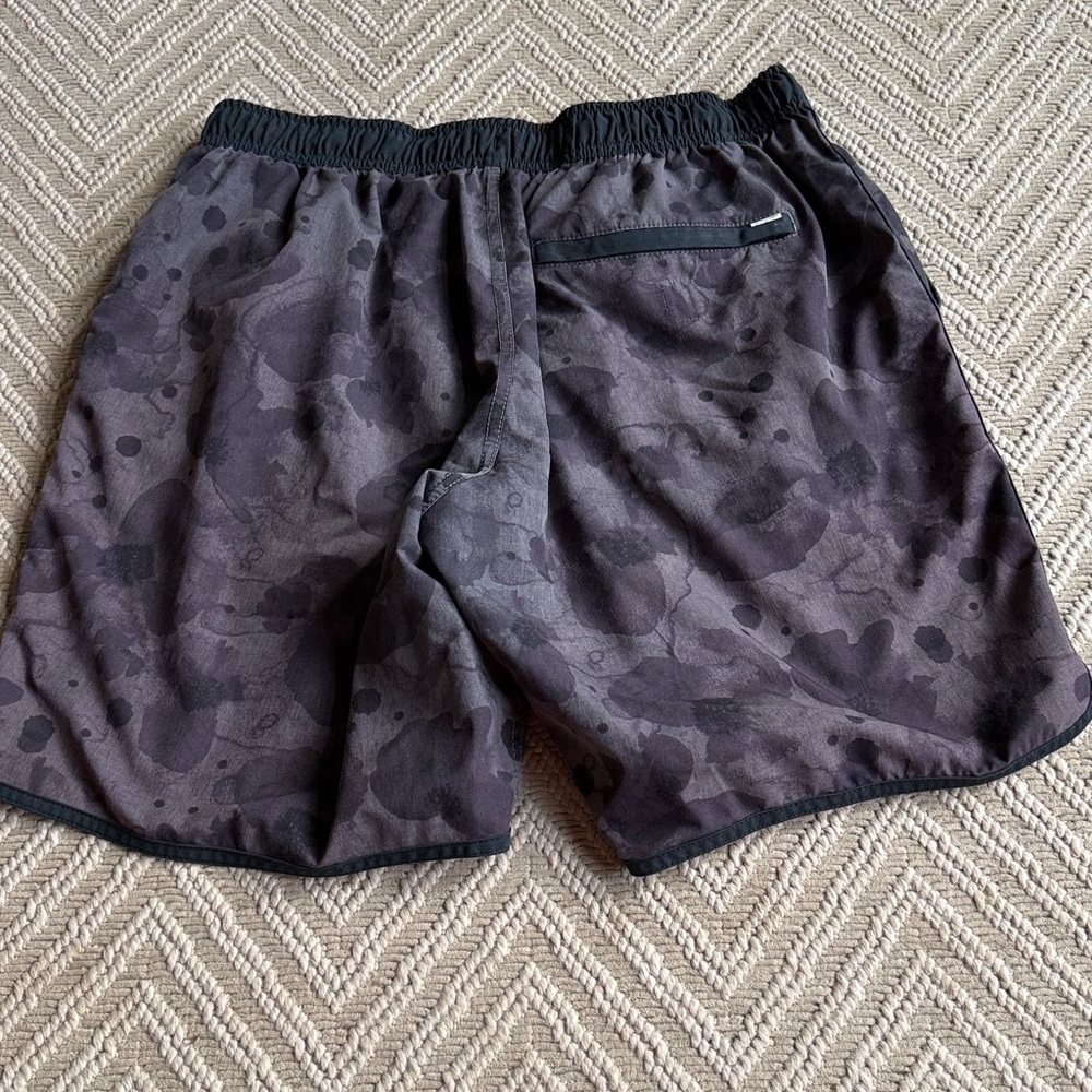 Vuori size small shorts unlined - Picture 2 of 2